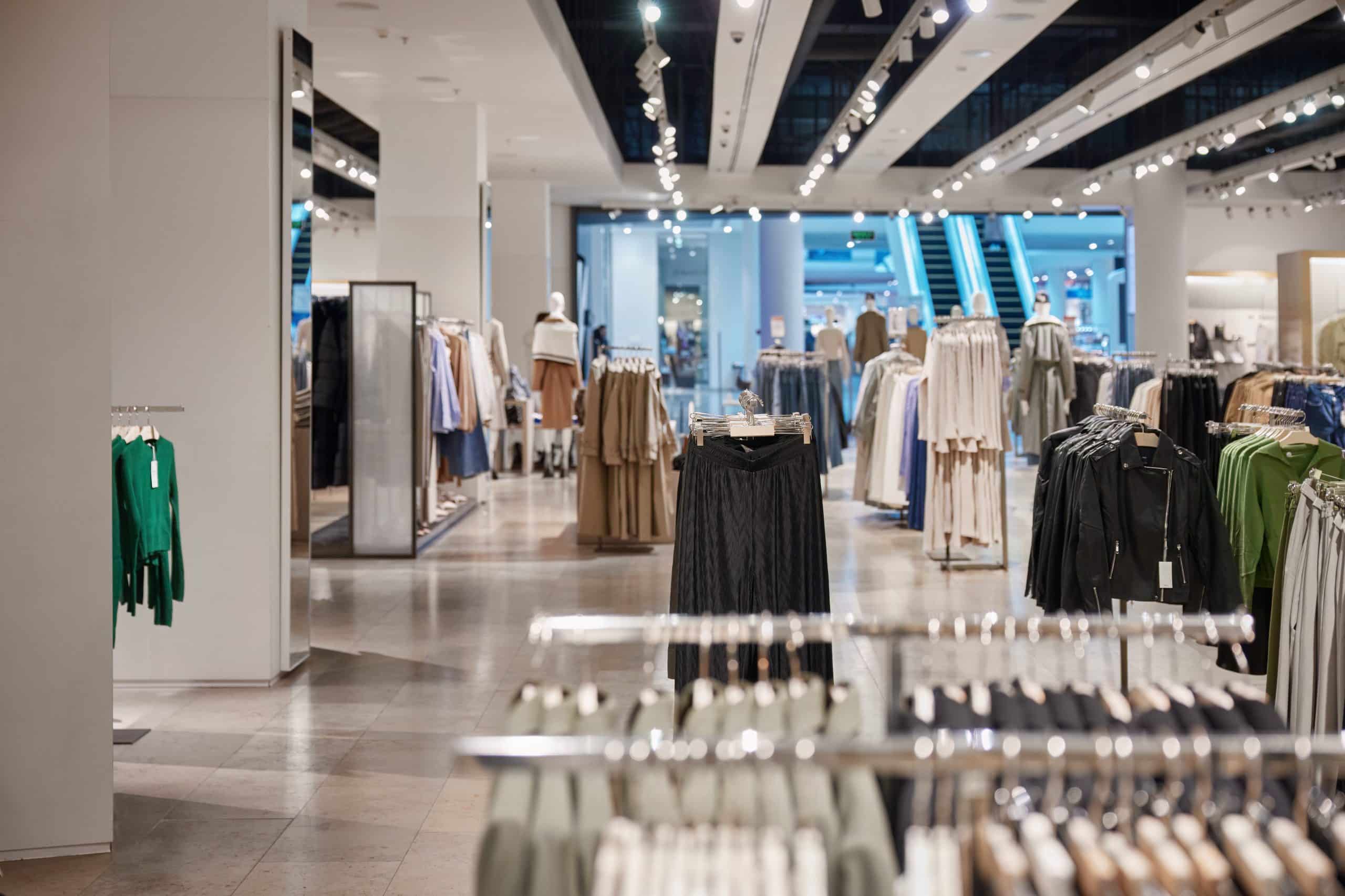 Effektiv butikkinnredning og montering for funksjonelle og innbydende butikklokaler